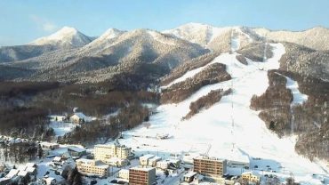 Beat the crowds and discover a hidden gem: 10 reasons to ski Furano this winter